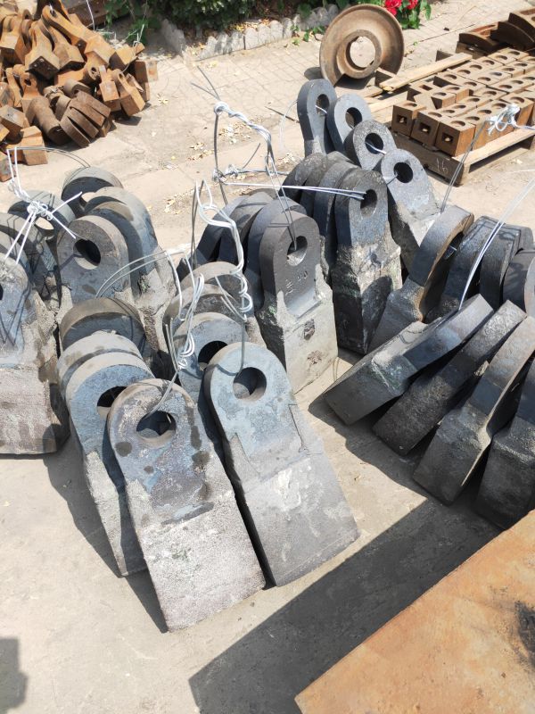 礦山石料制砂機高鉻合金方錘板凳鑄造件的關(guān)鍵作用與技術(shù)創(chuàng)新